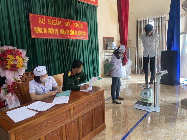 Hội đồng nghĩa vụ quân sự xã Sơn Lễ tổ chức khám sơ tuyển sức khỏe nghĩa vụ Quân sự, nghĩa vụ Công an năm 2024